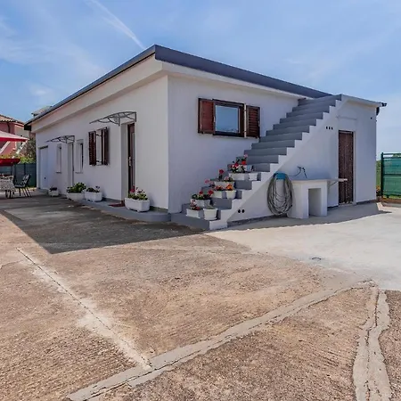 Apartment 2 Bedroom Gorgeous In