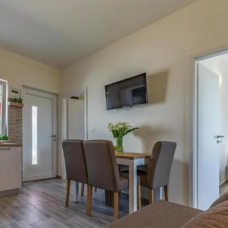 2 Bedroom Gorgeous In *