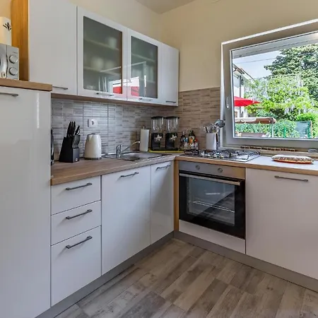 Apartment 2 Bedroom Gorgeous In