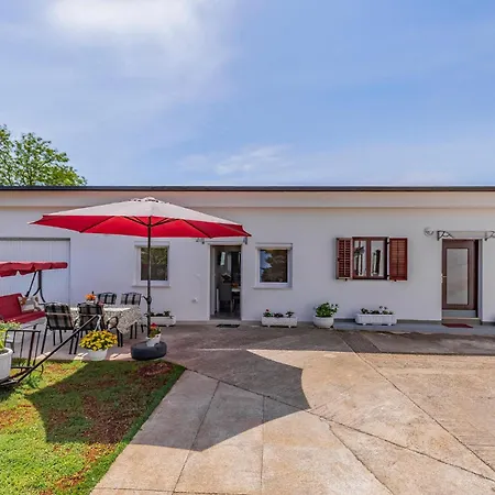 2 Bedroom Gorgeous In Apartment